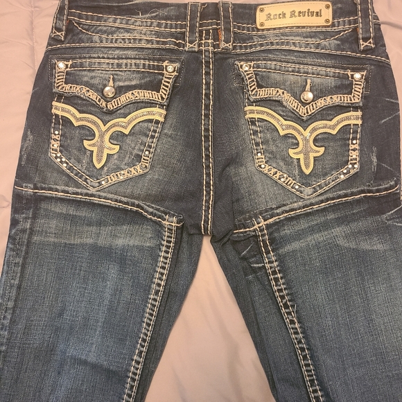 Tons of jeans! - Picture 3 of 11